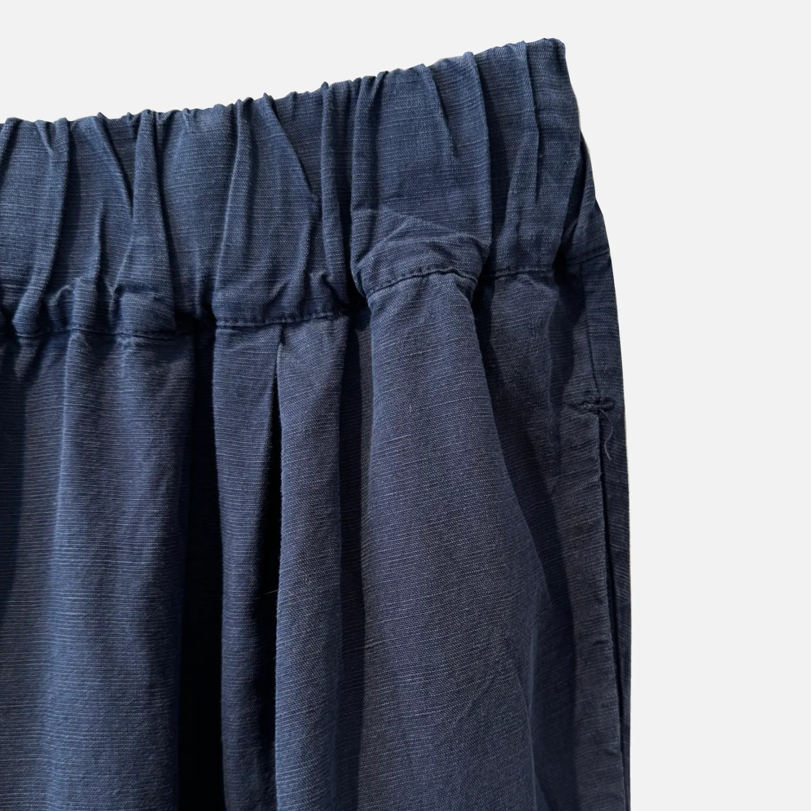Lola Pants fra Muse Wear - Navy Tencel/Linen Mix - Detalje