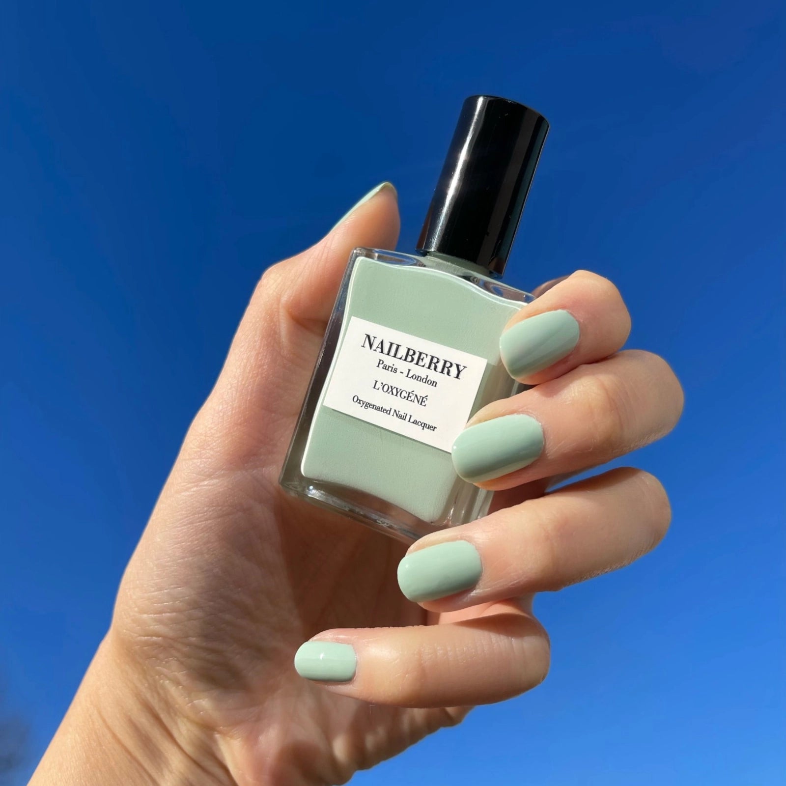 Wild Sage neglelak fra Nailberry på model