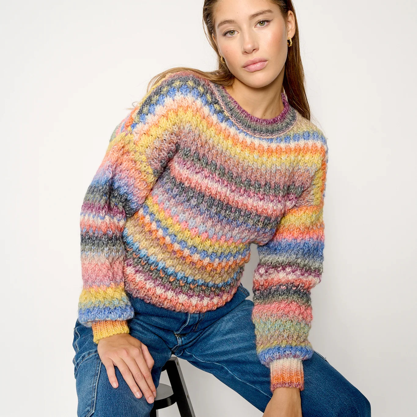 Gio Knit Sweater fra Noella i Multi Mix på model