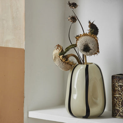 Bohol Vase Small fra Nordal - Råhvid - Blomster
