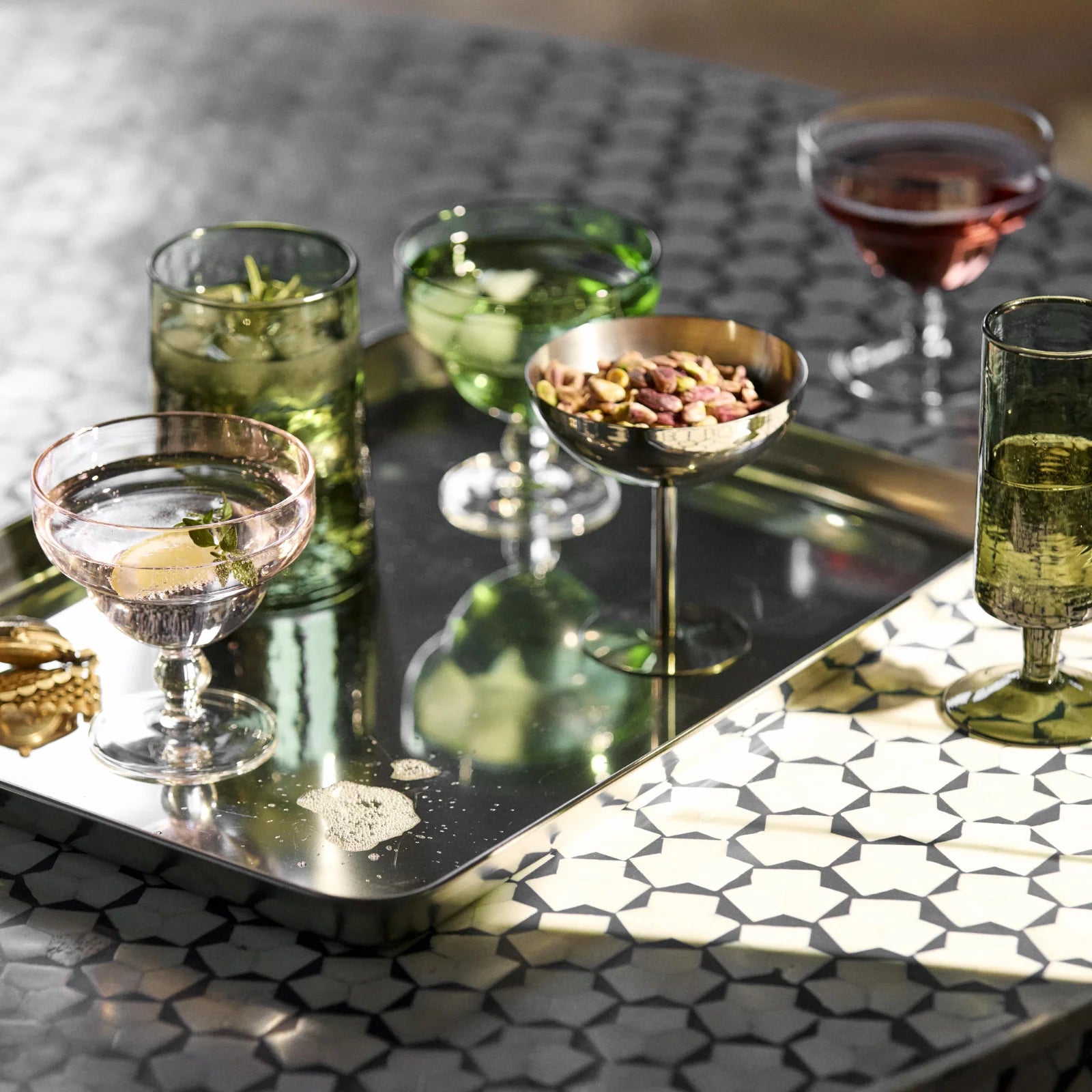 Lucidus bakke fra Nordal - Large - Servering af cocktail oog nødder