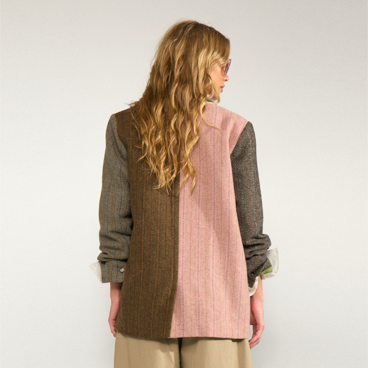 Nuavey Herringbone Blazer fra Nümph - Polignac - Model fra ryggen
