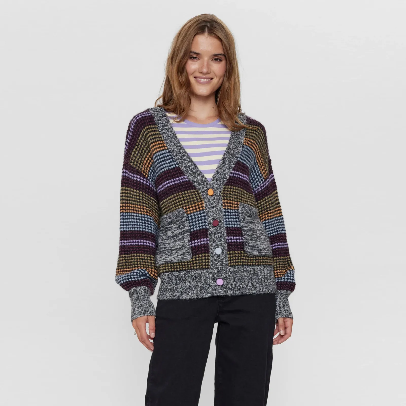 Nubola Cardigan fra Nümph i Blue Fog på model