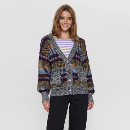 Nubola Cardigan fra Nümph i Blue Fog på model