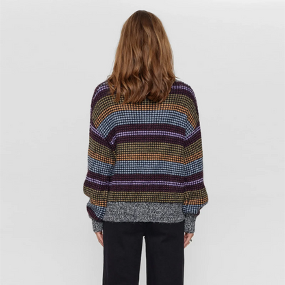 Nubola Cardigan fra Nümph i Blue Fog på model fra ryggen