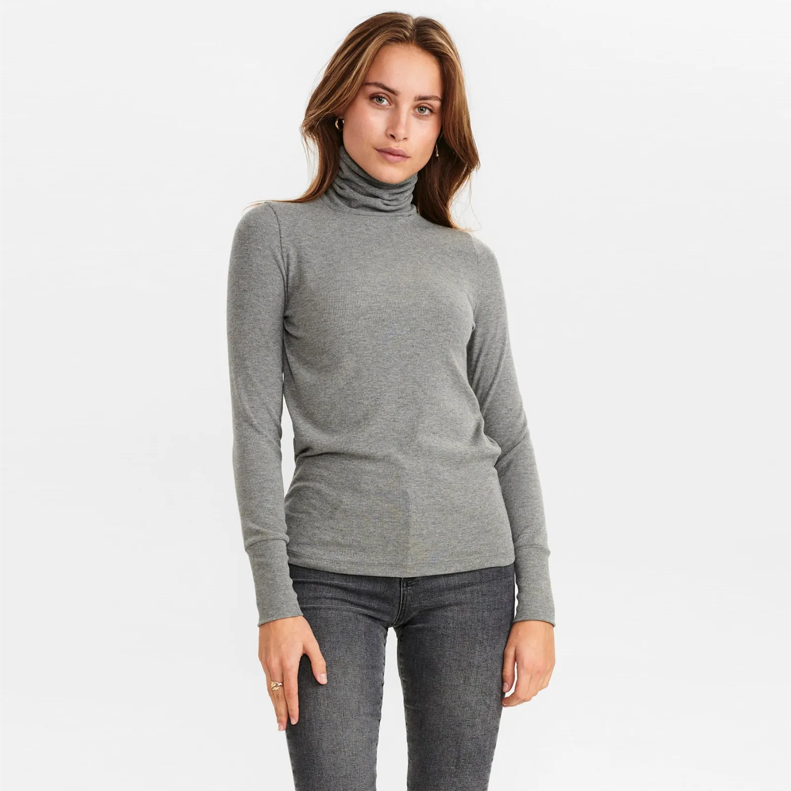 Nubowie rullekrave fra Nümph i Medium Grey Melange på model