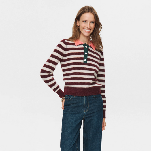 Nuciara Riette Stripe Pullover fra Nümph - Winetasting - På model