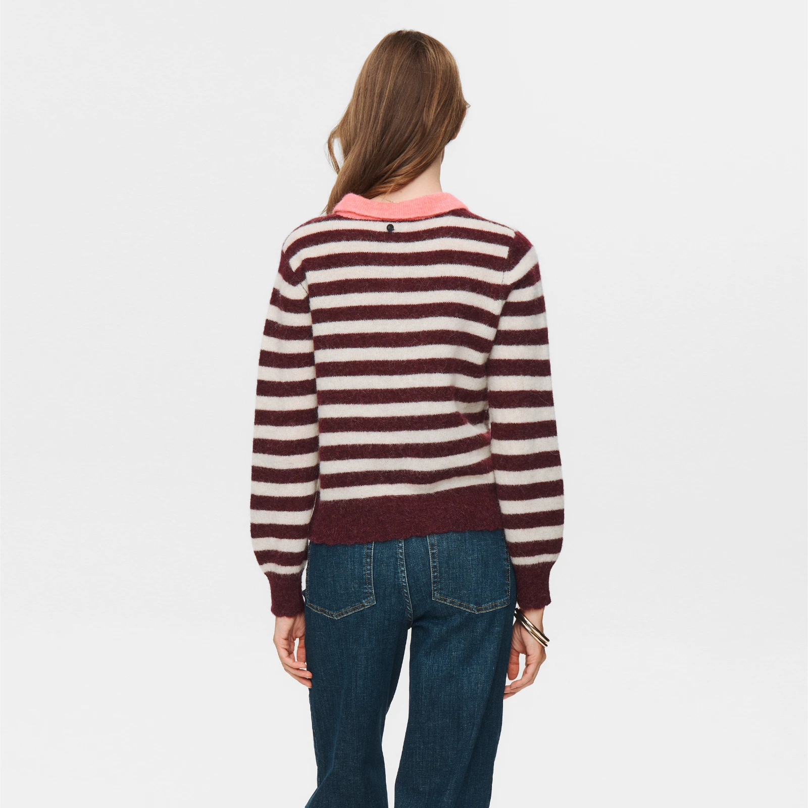 Nuciara Riette Stripe Pullover fra Nümph - Winetasting - Model fra ryggen