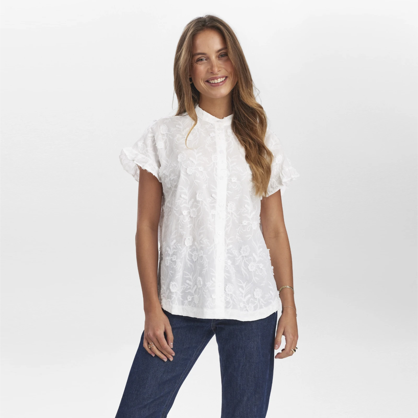 Nugiesalla Shirt fra Nümph - Bright White - På model