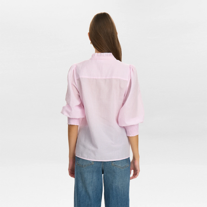 Nujane Shirt fra Nümph - Pink Lady - Model fra ryggen