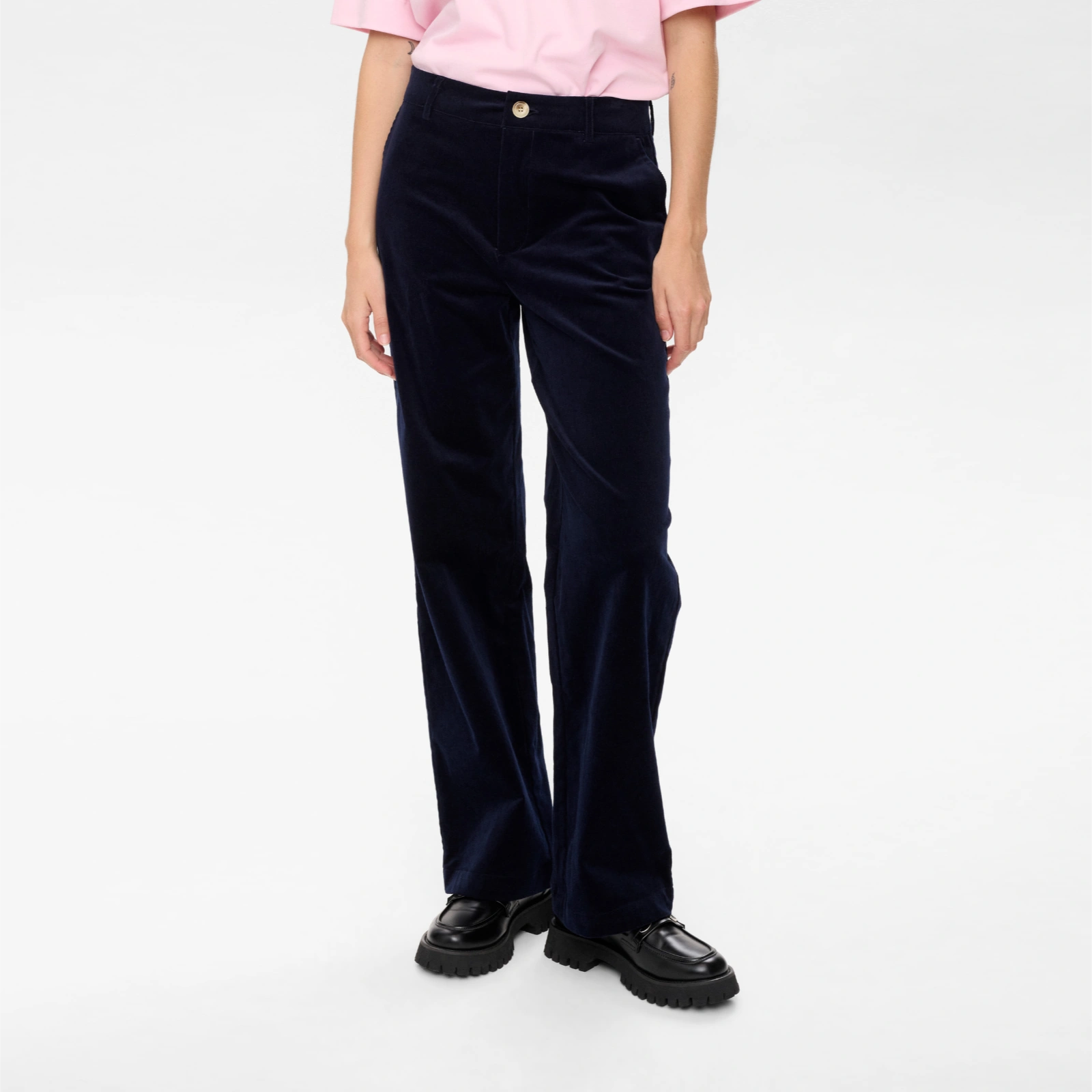 Nujoanna Pants fra Nümph - Dark Sapphire - På model