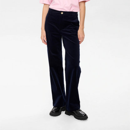 Nujoanna Pants fra Nümph - Dark Sapphire - På model