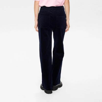 Nujoanna Pants fra Nümph - Dark Sapphire - Model bagfra
