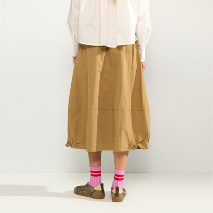 Nulucca Skirt fra Nümph - Kelp - Model fra ryggen