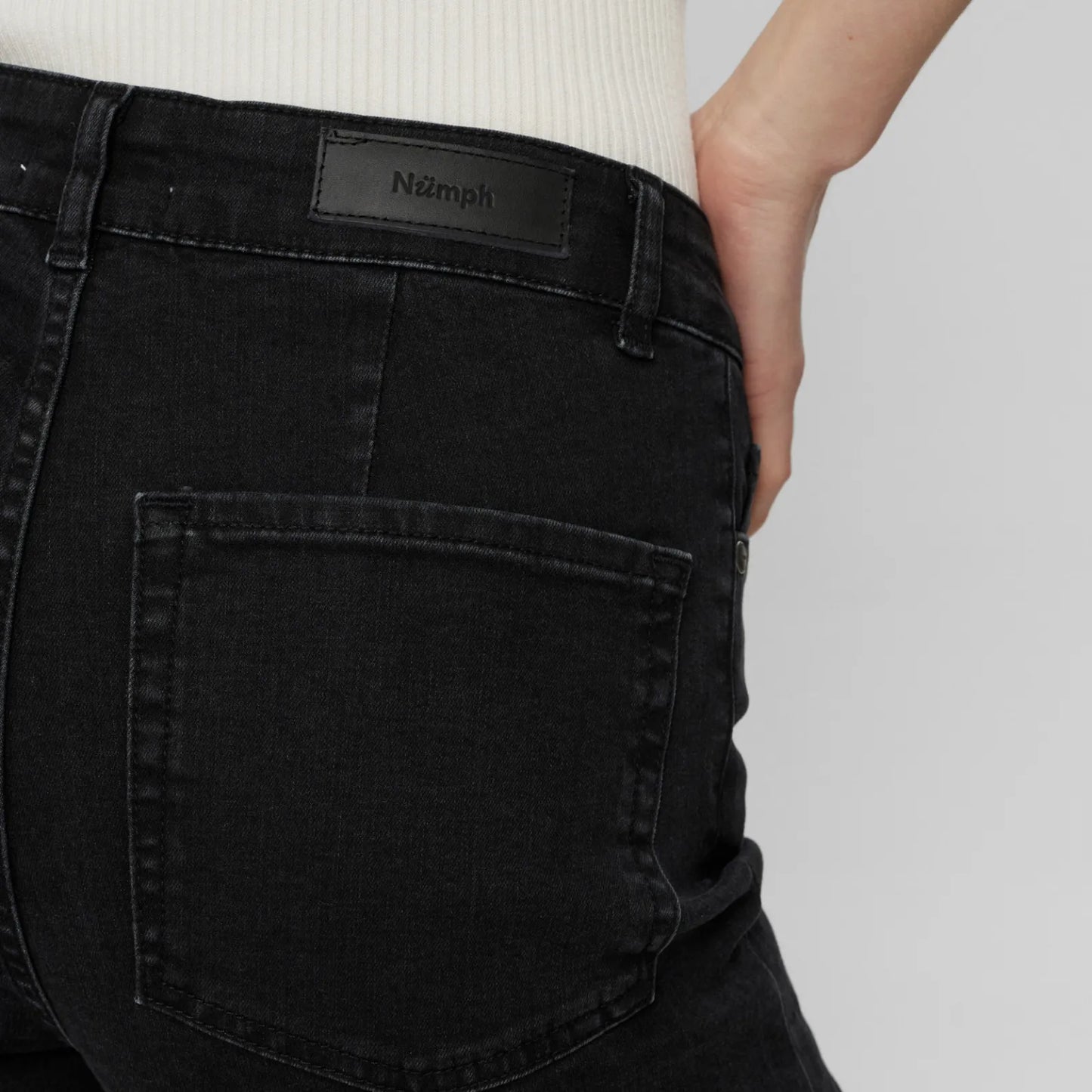 Nuparis Cropped Jeans - Nümph - Black - Detalje bag