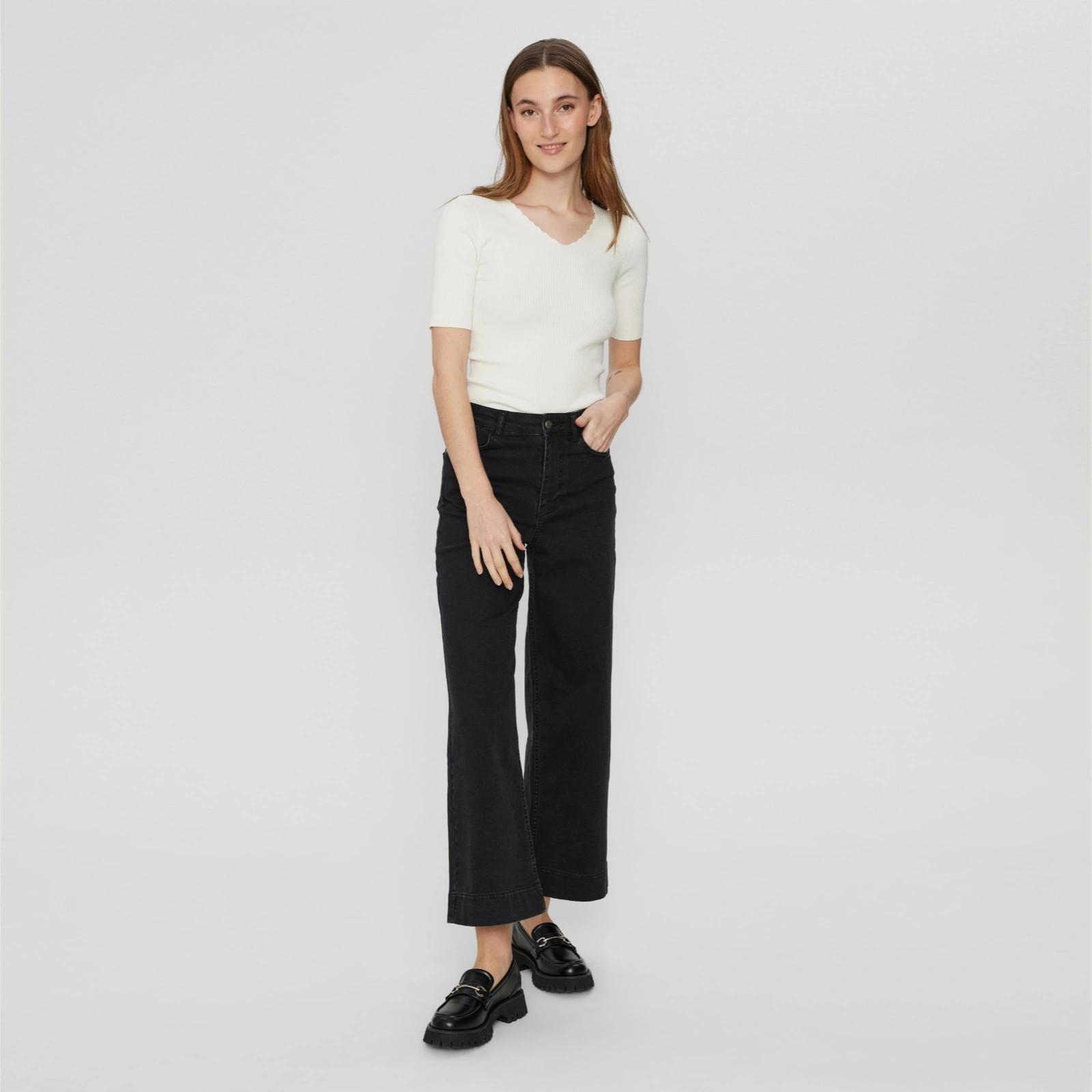 Nuparis Cropped Jeans - Nümph - Black - Model