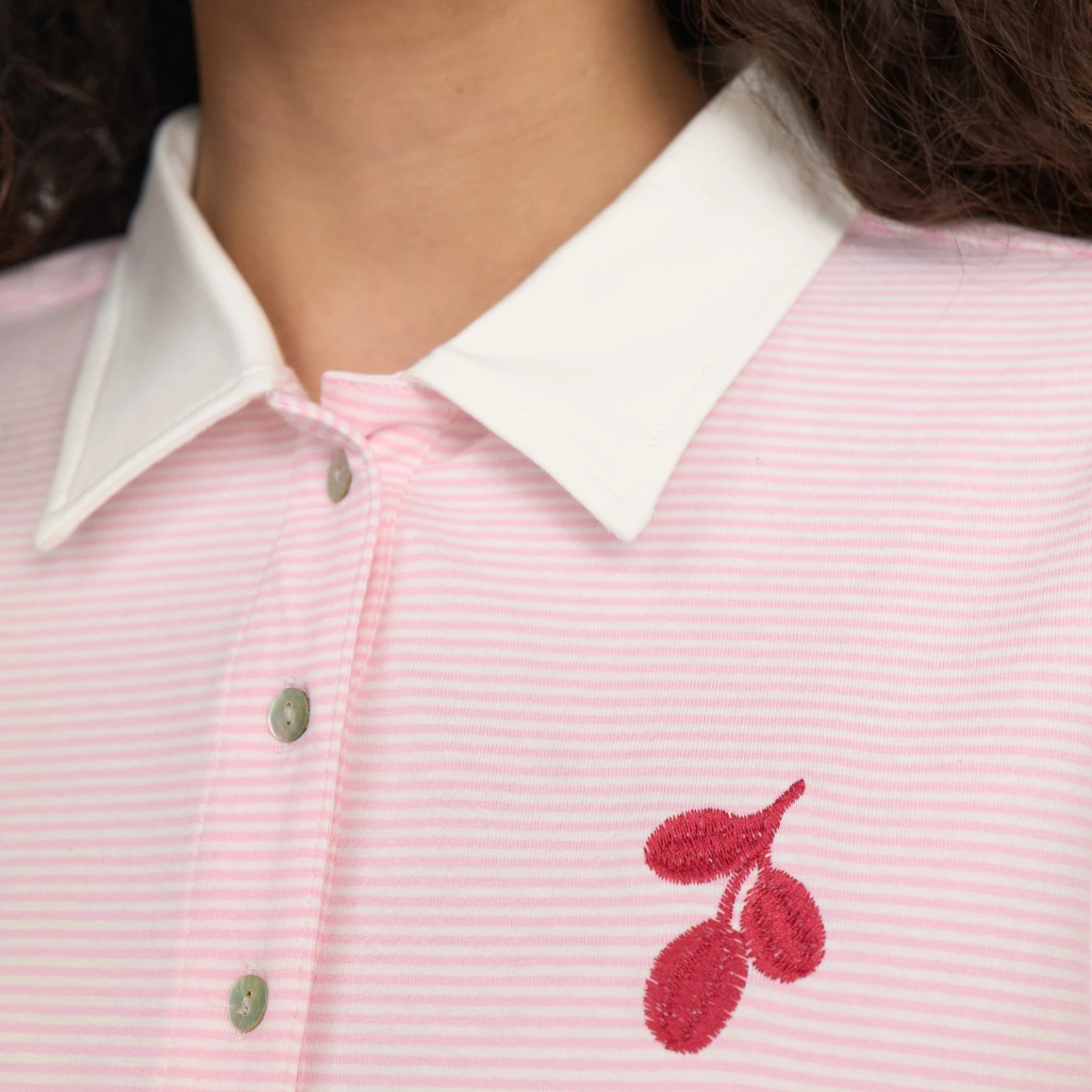 Nupippi Polo fra Nümph - Blushing Bride - Detalje