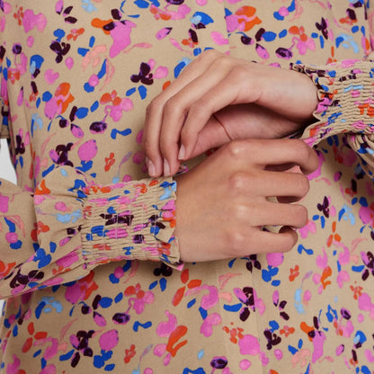 Nuria Shirt fra Nümph i Twill (detalje ærmer)