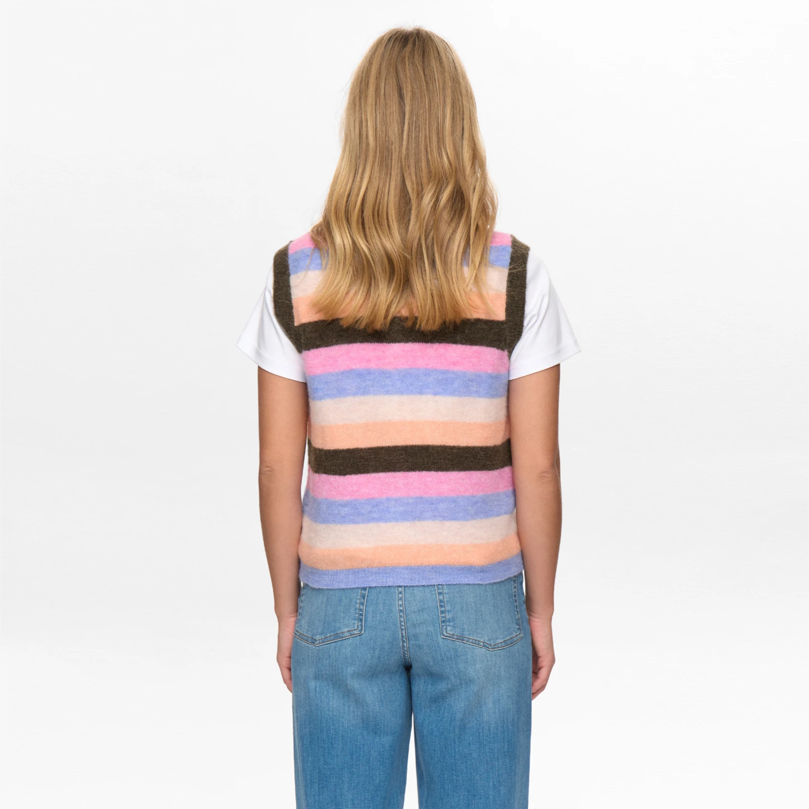 Nuriette Stripey Vest fra Nümph - Sea Turtle - Model fra ryggen