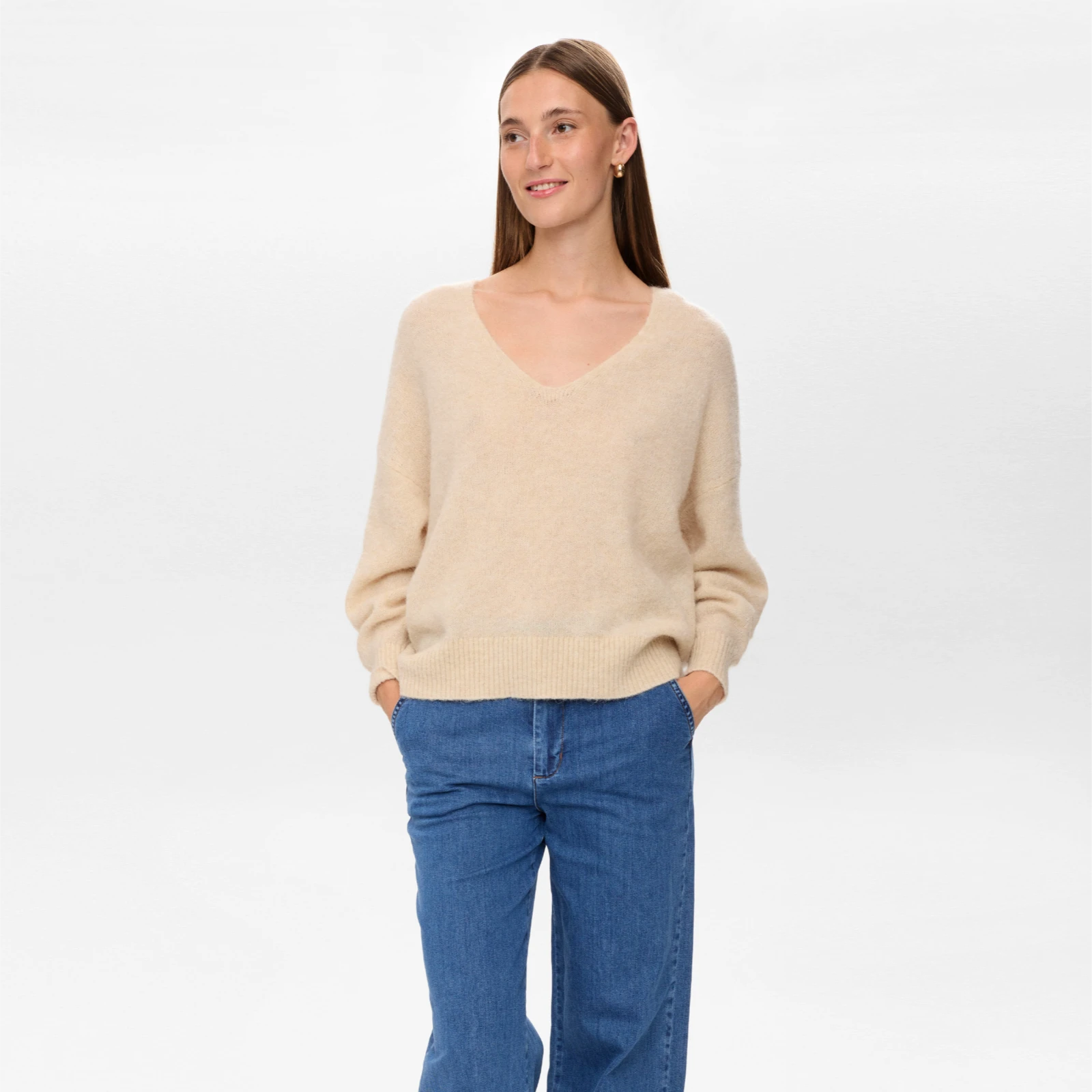 Nuriette V-Neck Pullover fra Nümph - Gray Morn - Model