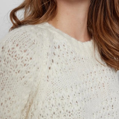 Nutelsa Pullover fra Nümph i Cloud Dancer (detalje foran)