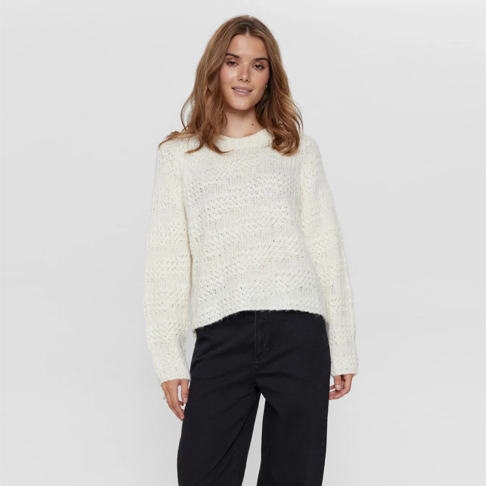 Nutelsa Pullover fra Nümph i Cloud Dancer på model