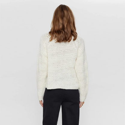 Nutelsa Pullover fra Nümph i Cloud Dancer på model bagfra