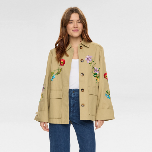 Nuvivalli Jakke fra Nümph - Irish Cream - Model