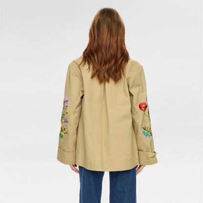 Nuvivalli Jakke fra Nümph - Irish Cream - Model fra ryggen