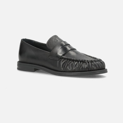 Whisper Loafers fra Phenumb - Black - Skråt forfra