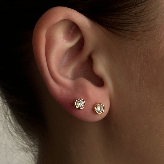 Earth Studs fra Pico Copenhagen - Clear  - Model