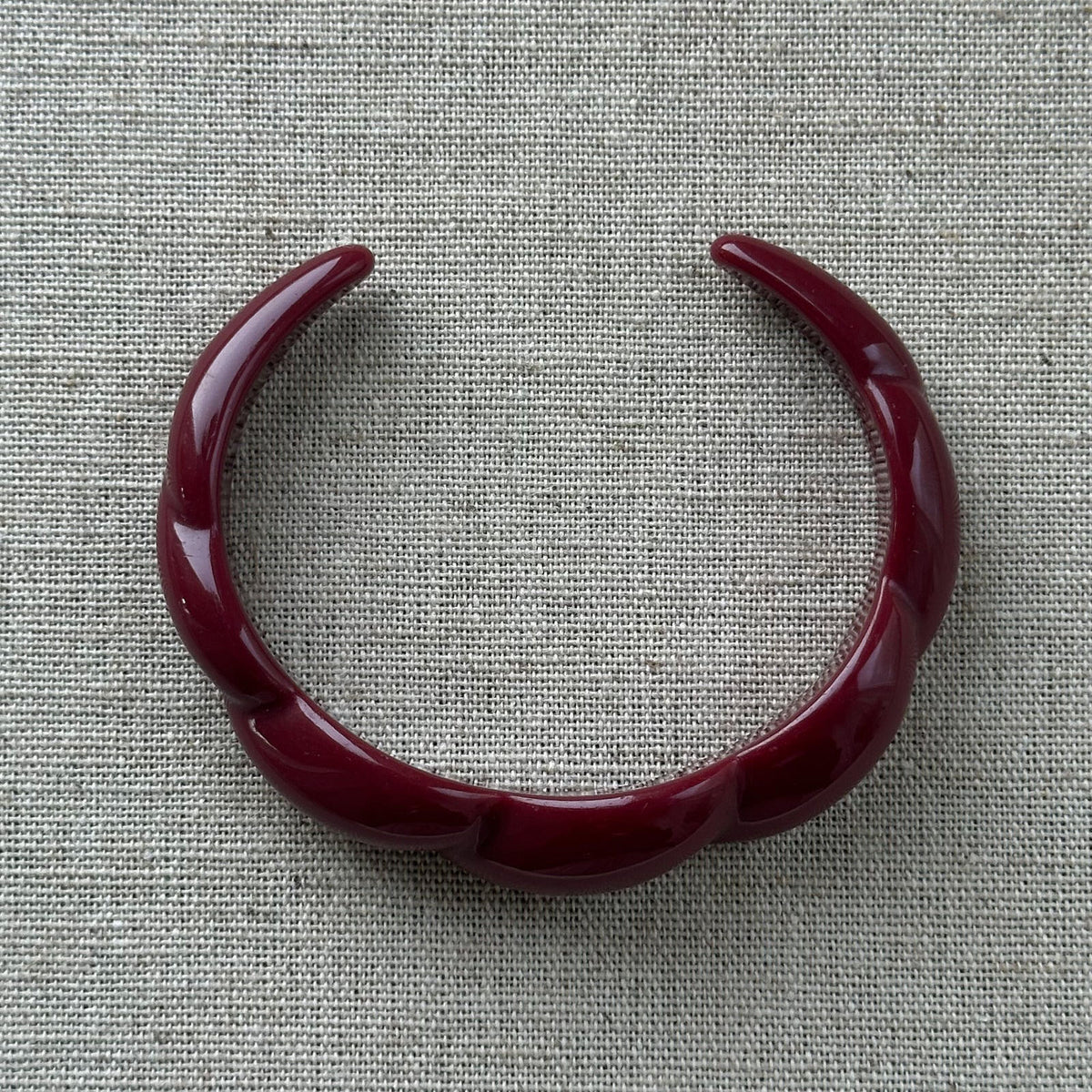 Claire Resin Bracelet fra Pico - Cherry