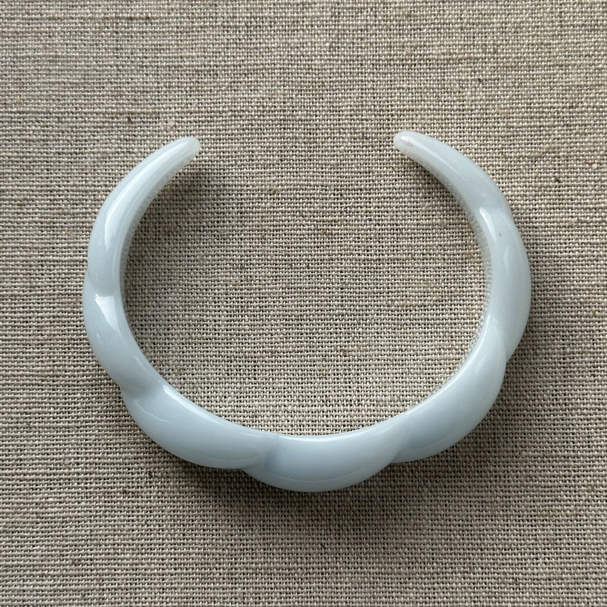 Claire Resin Bracelet fra Pico - Sky