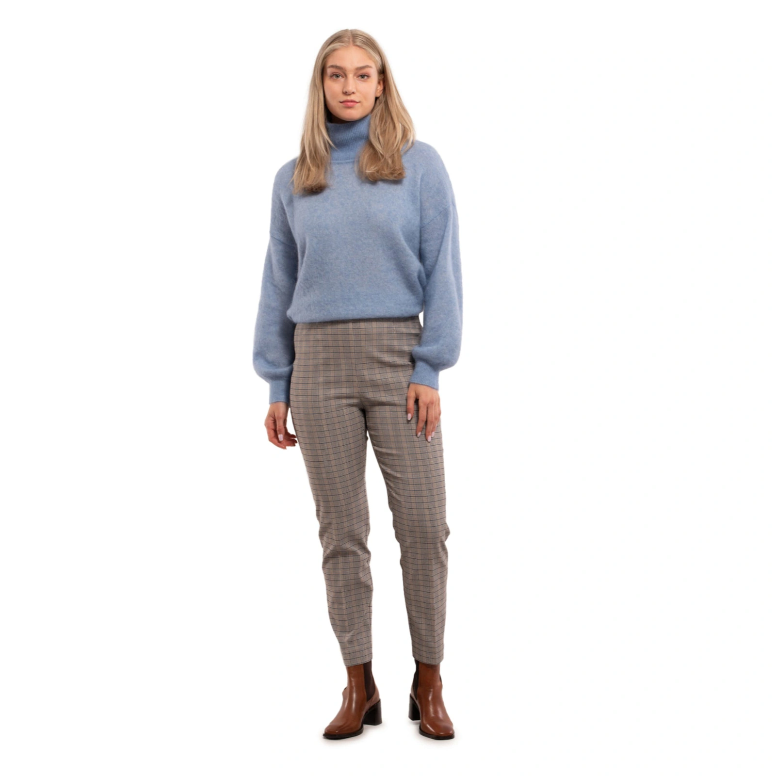Anzy bukser fra Ril's i navy blue på model