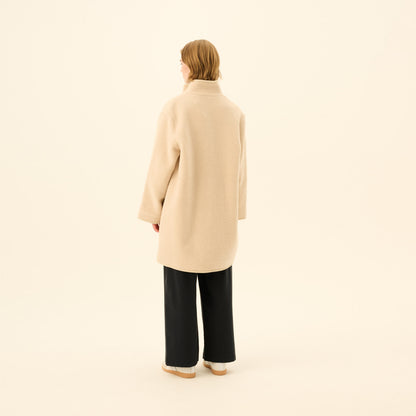 Cedar Teddy Coat - Rue De Tokyo - Ecru - Model fra ryggen