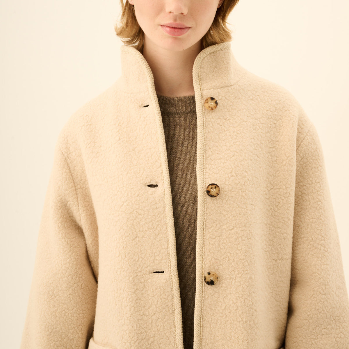 Cedar Teddy Coat - Rue De Tokyo - Ecru - Detalje af knapper