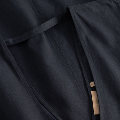 Donella Sandwashed CT Tencel Dress - Rue De Toyko - Navy - Detalje af udskæring