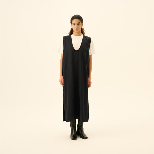 Donella Sandwashed CT Tencel Dress - Rue De Toyko - Navy - På model