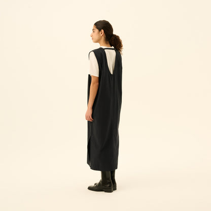 Donella Sandwashed CT Tencel Dress - Rue De Toyko - Navy - på model fra ryggen