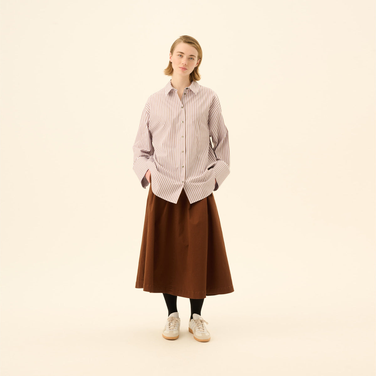 Pen Twill Skirt - Rue De Tokyo - Capuccino - Modelfoto fuld længde