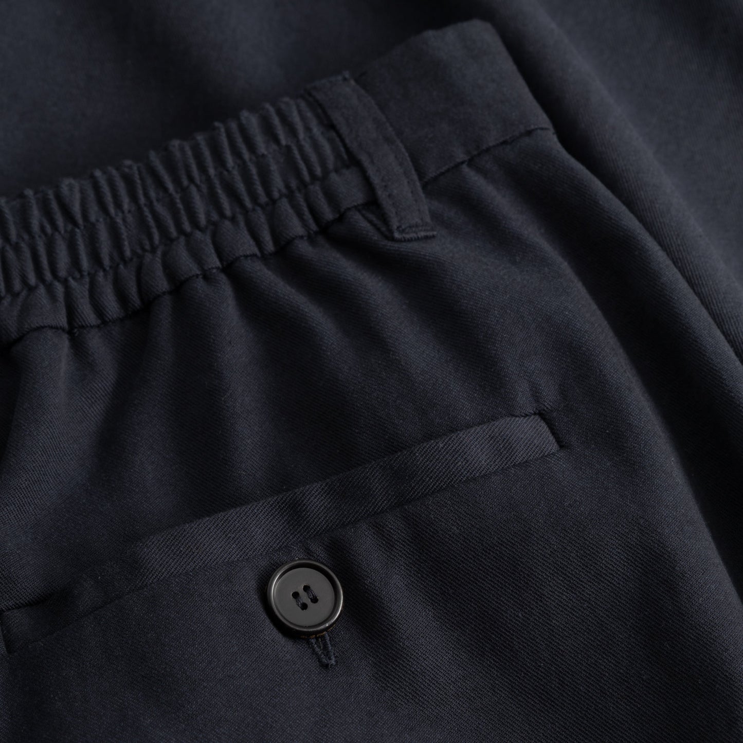 Prudie Sandwashed CT Tencel Pants - Rue De Tokyo - Navy - Detaljefoto af linning 