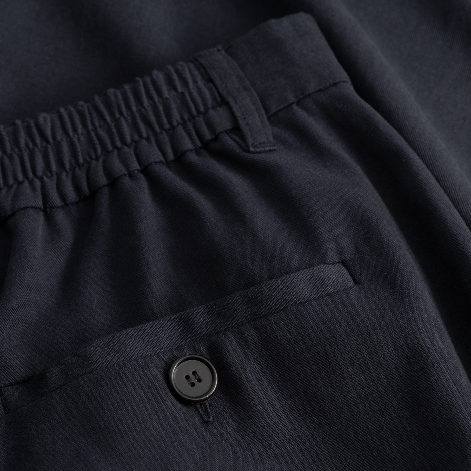 Prudie Sandwashed CT Tencel Pants - Rue De Tokyo - Navy - Detaljefoto af linning 