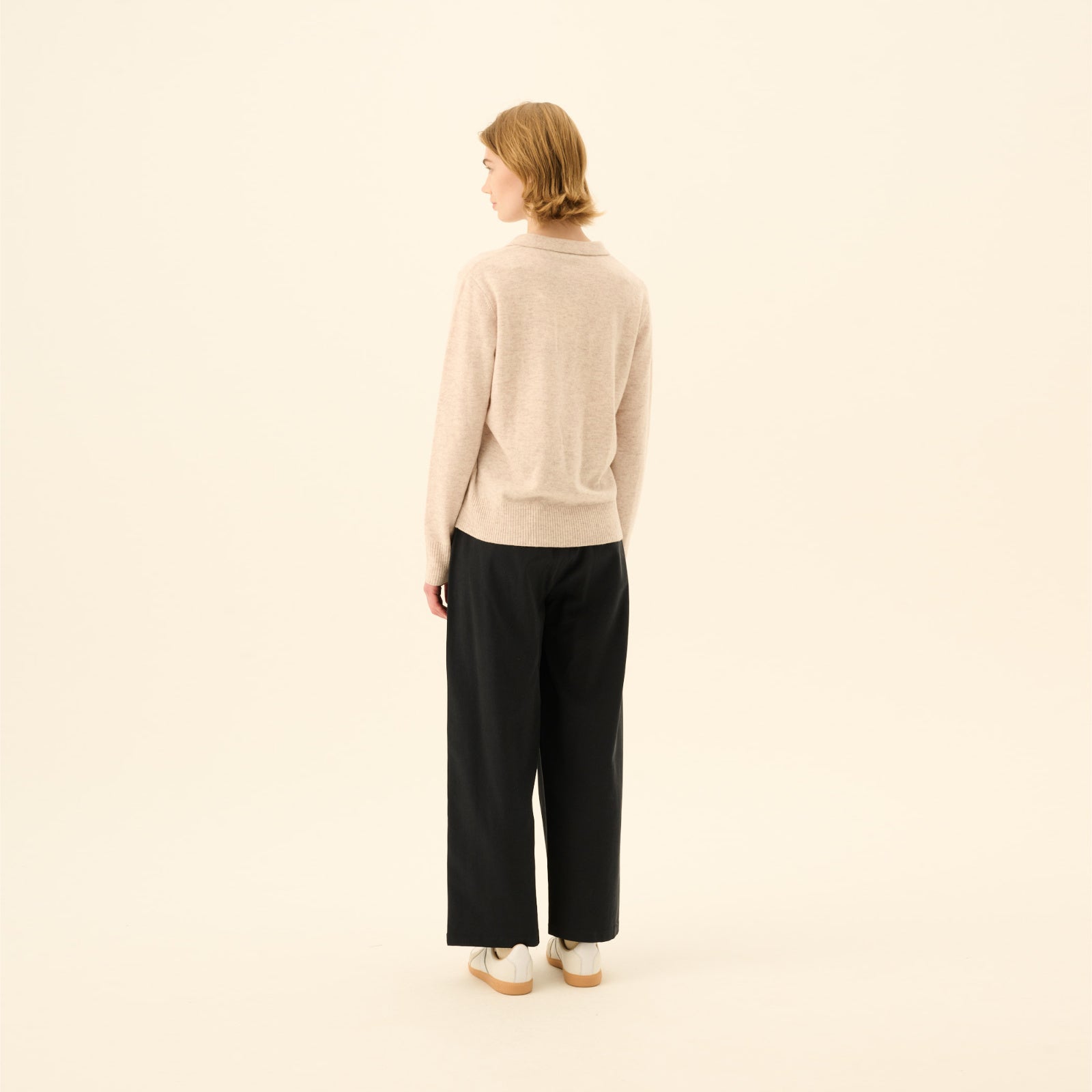 Prudie Sandwashed CT Tencel Pants - Rue De Tokyo - Navy - Model fra ryggen