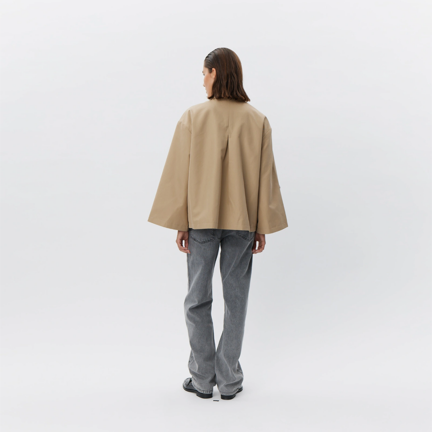 Agatha jakke fra Sofie Schnoor - Camel - På model set fra ryggen