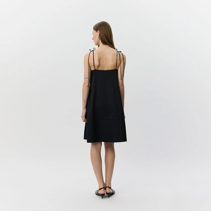 AnayaSW A-Shape Mini Dress fra Sofie Schnoor - Black - På model set fra ryggen