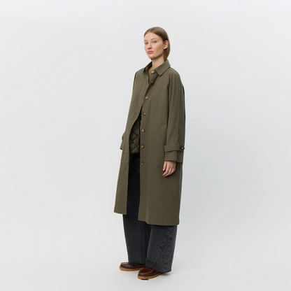 EniseSW Coat fra Sofie Schnoor - Army Green - På model fra siden