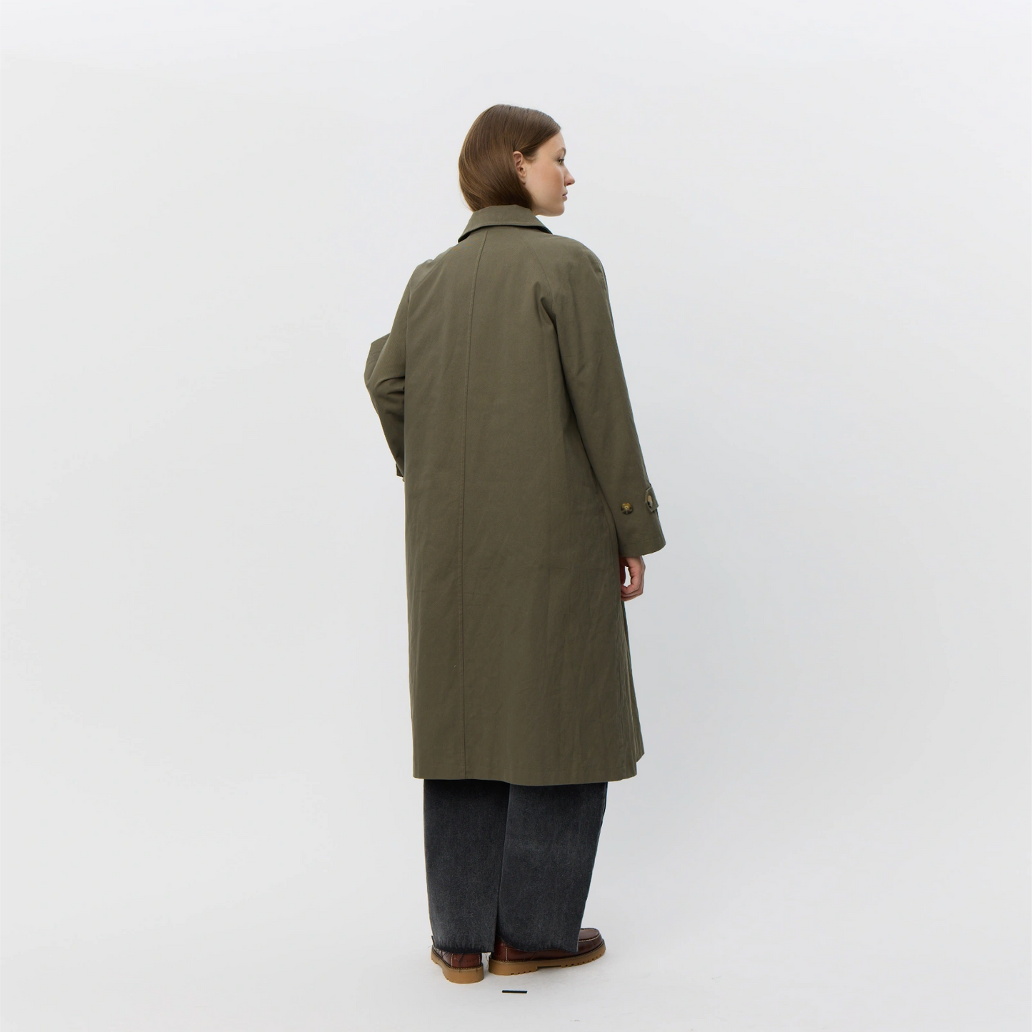 EniseSW Coat fra Sofie Schnoor - Army Green - På model fra ryggen