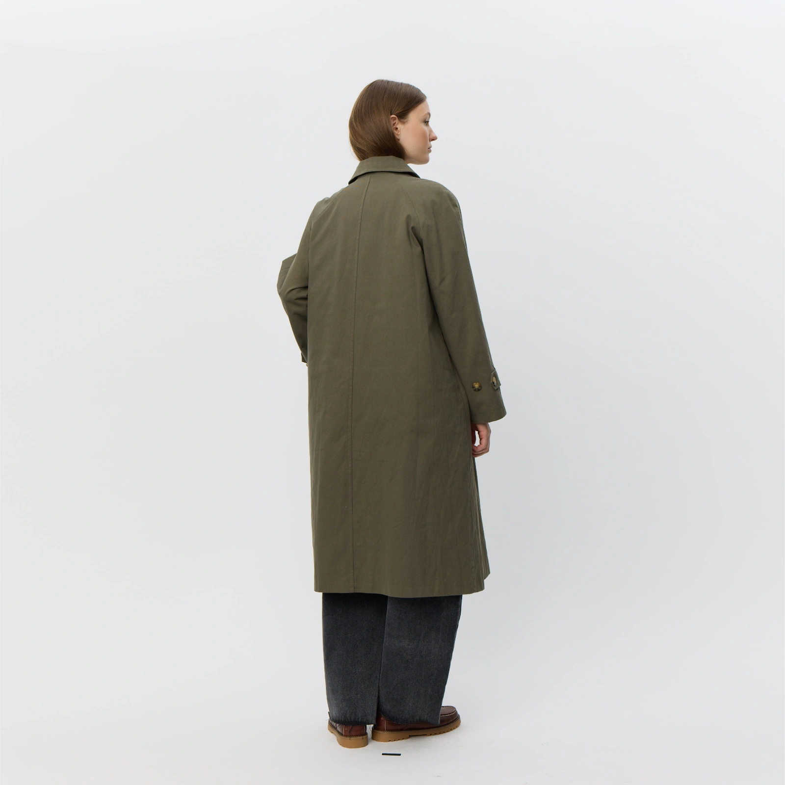 EniseSW Coat fra Sofie Schnoor - Army Green - På model fra ryggen