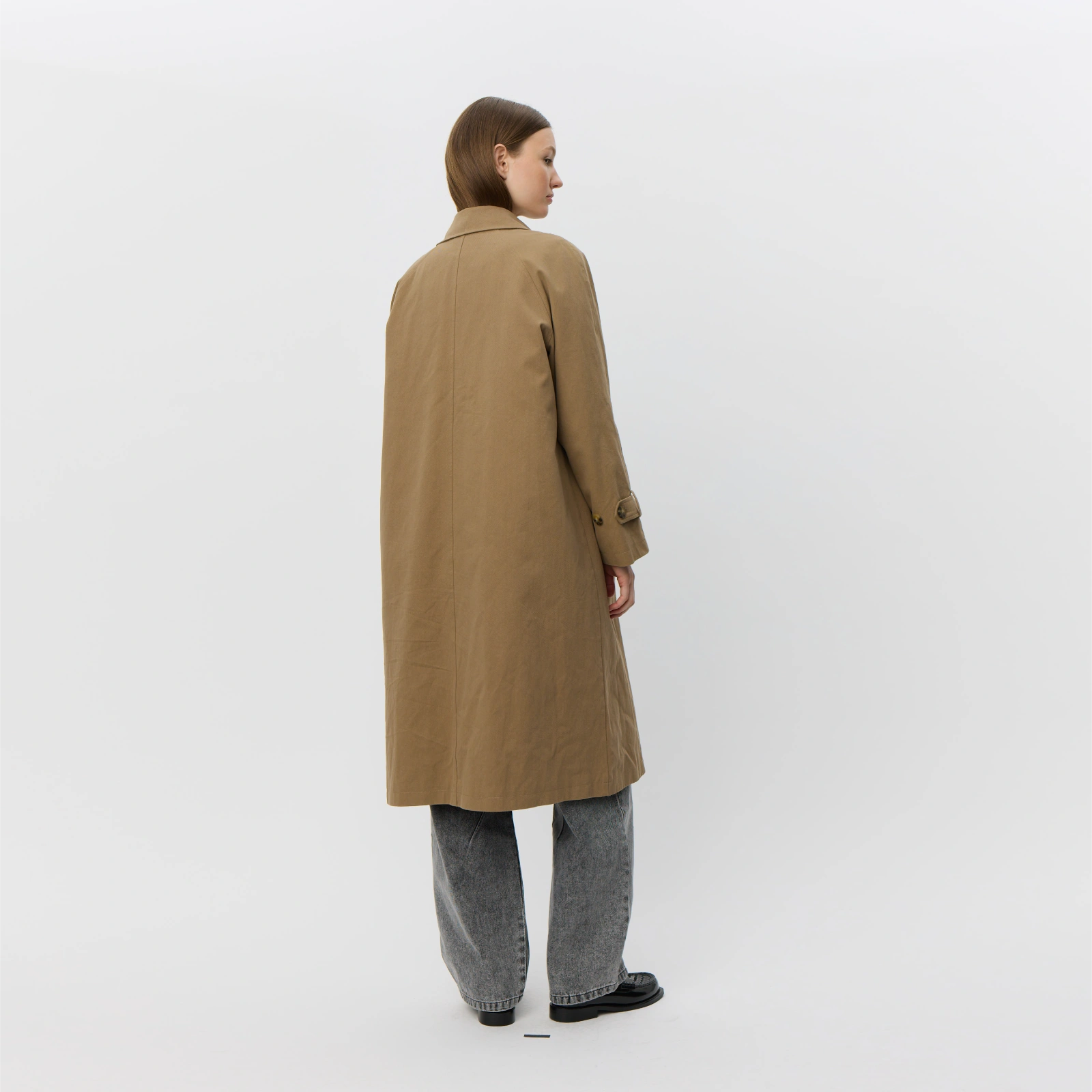 EniseSW Coat fra Sofie Schnoor - Camel - på model set fra ryggen