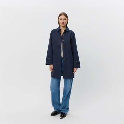 Filippa Coat fra Sofie Schnoor - Navy - På model